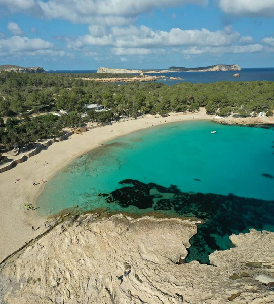 Ibiza 'daki Cala Bassa' nın hava görüntüsü