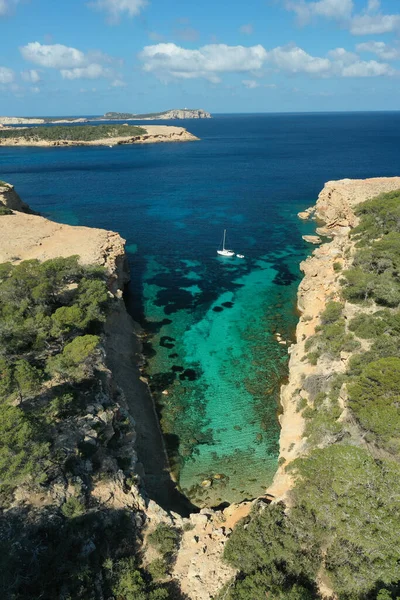 Aerial Drone Top Photo Boat Anchored Exotic Island Covered Pine — Φωτογραφία Αρχείου