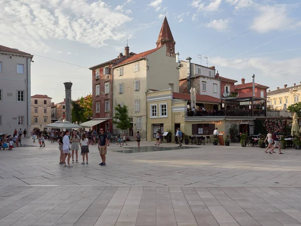 Zadar Kroatië Juli 2021 Petra Zoranica Plein Met Toeristen — Stockfoto