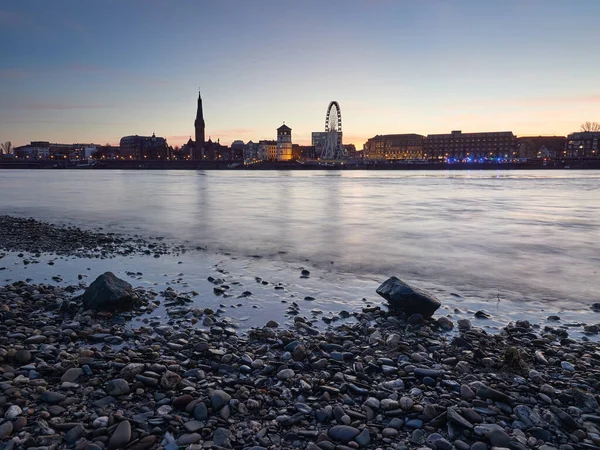 Widok Stare Miasto Promenadą Mieście Dusseldorf Brzegu Rzeki Ren Piękna — Zdjęcie stockowe