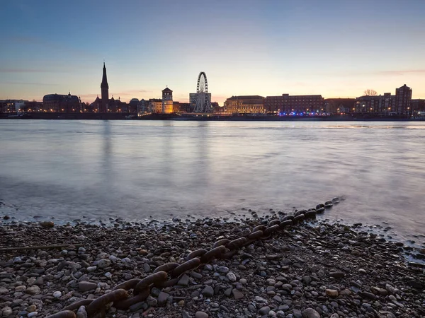 Widok Stare Miasto Promenadą Mieście Dusseldorf Brzegu Rzeki Ren Piękna — Zdjęcie stockowe