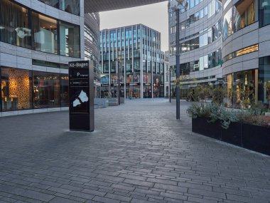 Düsseldorf, NRW, Almanya, 25.12.2020 Sabah Görüşü boş Koe-Bogen binaları kompleksi. COVID-19 tarafından kilitlenirken boş kare