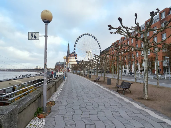 Rheinuferpromenade German City Dusseldorf Paseo Marítimo Junto Río Rin Una — Foto de Stock