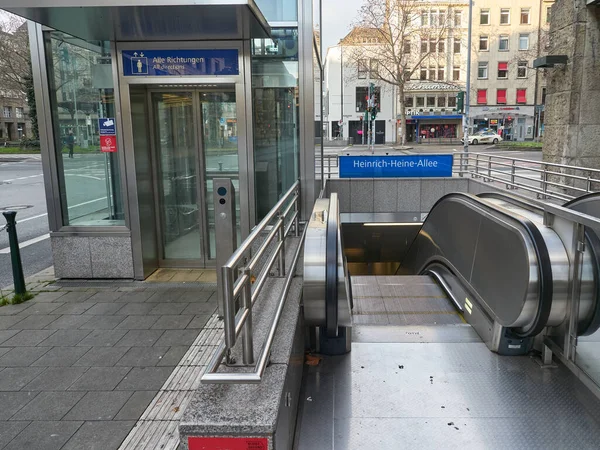 Düsseldorf Duitsland December 2020 Metroingang Heinrich Heine Allee Roltrap Lift — Stockfoto