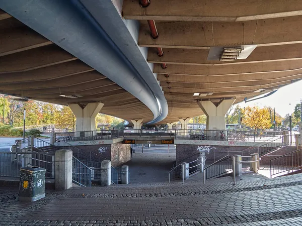 Dusseldorf Nrw Alemania Descienda Por Escaleras Hasta Estación Autobuses Ciudad — Foto de Stock
