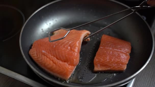 Salmon Turned While Frying Pan Oil — ストック動画