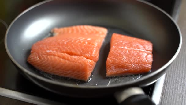Salted Salmon Fillets Fry Oil Pan — Video Stock