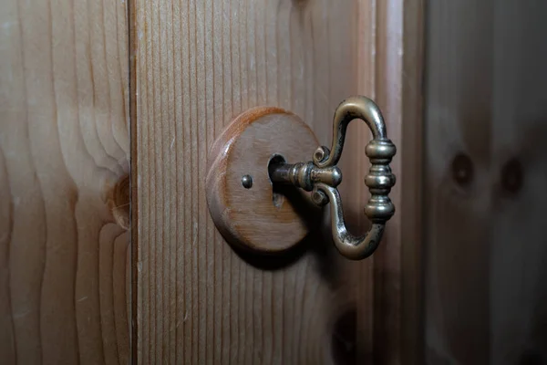 Clé Antique Insérée Dans Une Armoire Style Campagnard Bois — Photo