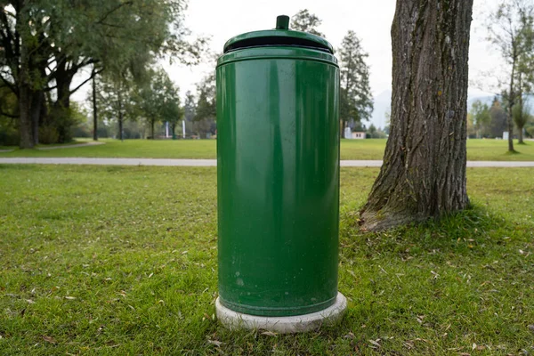 Green Garbage Can Park — Stock fotografie