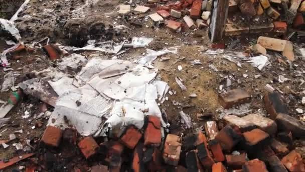 Ruined abandoned red brick house, aerial view. — Stock Video