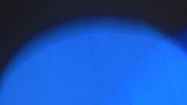 Noel ışıkları gizemli bir şekilde yanıp sönüyor..