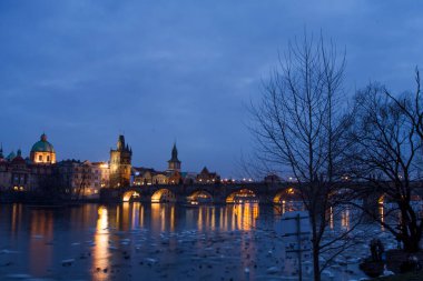 Avrupa seyahati sırasında Prag Binası 'nın uzun süreli manzarası