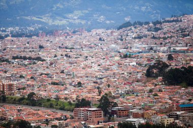 Yüksek açılı Cityscape Cuenca, Ekvador, küçük şehir, kasaba, hava