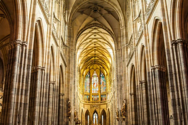 Prag Katedrali 'nin içinde Çek Cumhuriyeti' nin gotik mimarisi