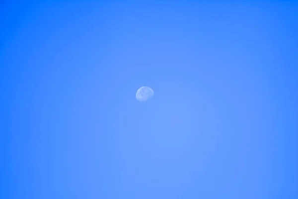 Tageslicht Mond Wolkenloser Blauer Himmel — Stockfoto