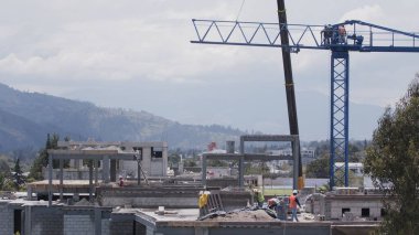 İnşaat işçileri vinç hareket inşaatçıları