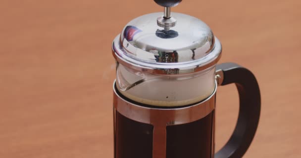 Speciale Koffie Franse Pers Zwarte Server — Stockvideo