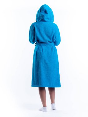 Arkadan gelen sabahlıklı bir kadın izole edilmiş beyaz bir arka planda. Stüdyoda tam gelişimle çekilmiştir..