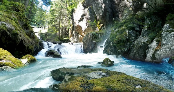 Muitas Cachoeiras Córregos Fluem Fortemente Nas Florestas Tropicais — Fotografia de Stock