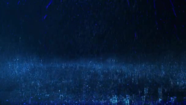 Regentropfen Fallen Auf Dunkelgrünen Hintergrund Hochwertige Aufnahmen Von Regen Fenster — Stockvideo