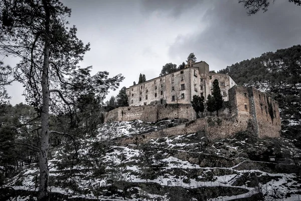 Sněžná Krajina Útočištěm Panny Marie Souhlas Pozadí Agres Alicante Spain — Stock fotografie