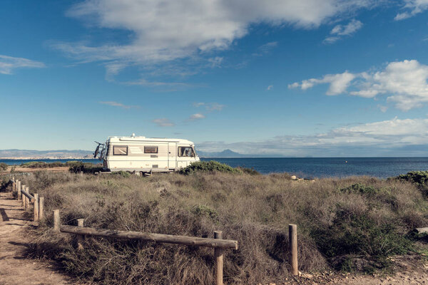 Кампер на средиземноморском побережье. Путешествия и отдых на дому