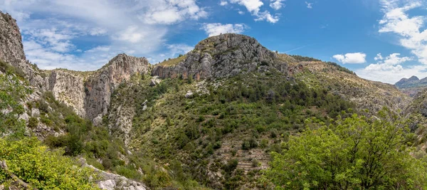 Vall de Laguar 'daki Cehennem Geçidi. Yürüyüş Katedrali adı verilen 6800 taş basamaklı yürüyüş yolu. Vall de Laguar, Alicante, İspanya.