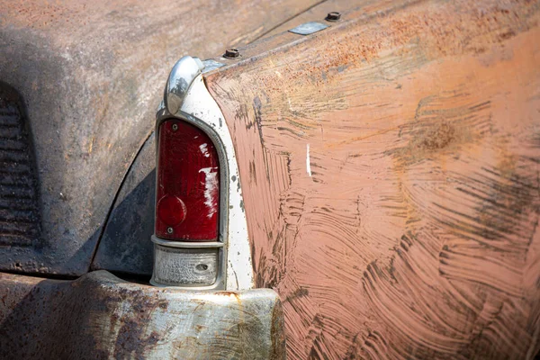 Задняя Фара Крыло Старой Ржавой Классической Машины — стоковое фото