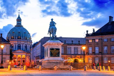 Kopenhag, Danimarka 'da mavi saatte Amalienborg