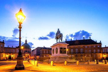 Kopenhag, Danimarka 'da mavi saatte Amalienborg