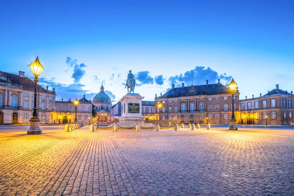 Kopenhag, Danimarka 'da mavi saatte Amalienborg