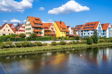 Neckar Nehri ve Rottenburg am Neckar, Almanya 'da gezinti güvertesi