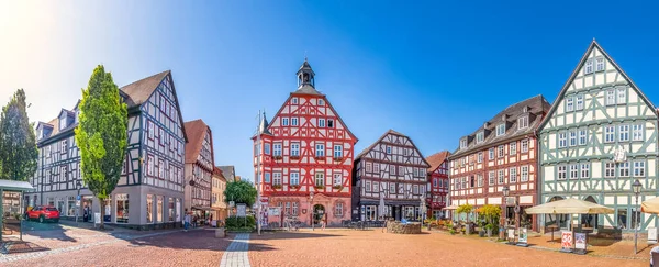 ドイツ ヘッセン州グレーンベルク市役所と市場 — ストック写真