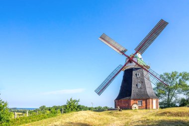Kluetz 'deki yel değirmeni, Mecklenburg Vorpommern, Almanya 