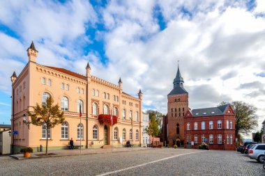 Pazar, belediye binası ve Sternberg Kilisesi, Almanya 