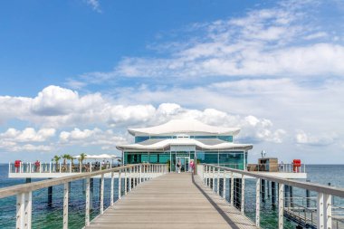 Güzel Sahil ve Timmendorf İskelesi / Luebeck, Almanya 