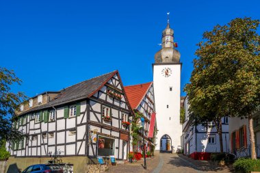 Arnsberg 'de çan kulesi olan pazar, Sauerland, Almanya 