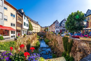 Tarihsel şehir Bad Muenstereifel, Eifel, Almanya 