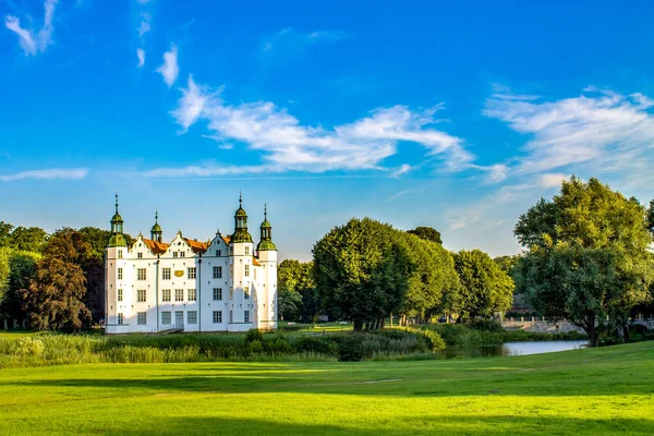 Замок Аренсбурге Шлезвиг Гольштейн Германия — стоковое фото