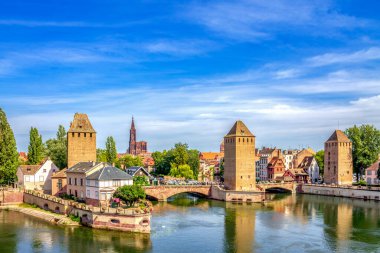 Strassburg, Fransa 'daki Köprü (Ponts Couverts) 