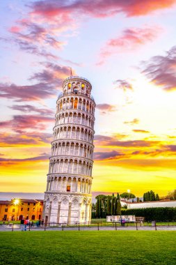 Piazza dei Miracoli ile leaning tower of Pisa, İtalya