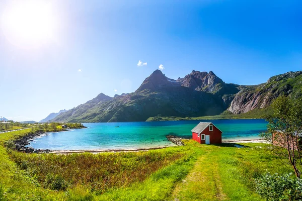 Malý Červený Domek Pláži Trollfjord Lofoten Norsko — Stock fotografie