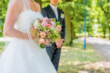 Düğün Günü 'nde gelin ve damadın elleri 