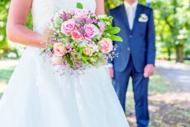 Düğün Günü 'nde gelin ve damadın elleri 