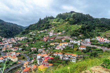 Machico ve Santo Antnio da Serra, Madeira, Portuga arasındaki dağlar