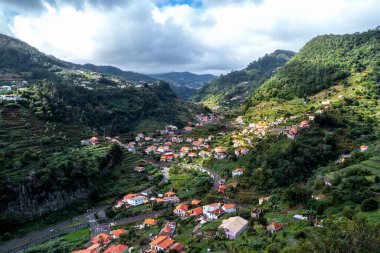 Machico ve Santo Antnio da Serra, Madeira, Portuga arasındaki dağlar