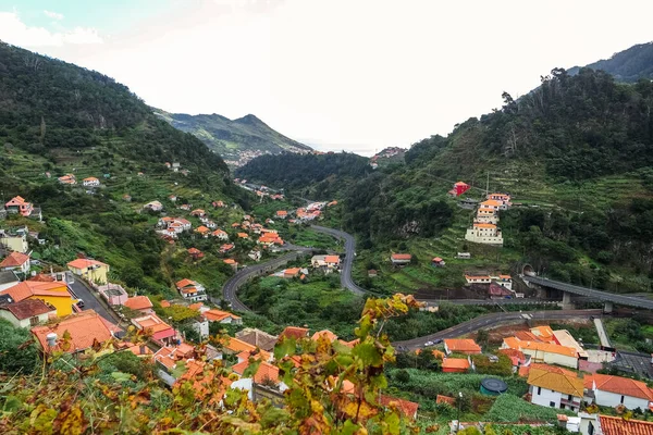 Machico ve Santo Antnio da Serra, Madeira, Portuga arasındaki dağlar