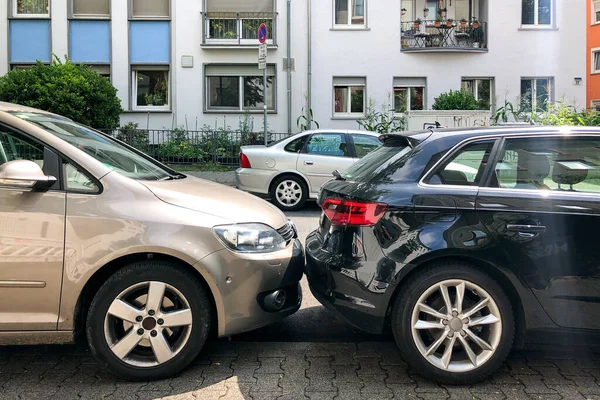 Very Tight Parking Situation City Germany — Stock Photo, Image