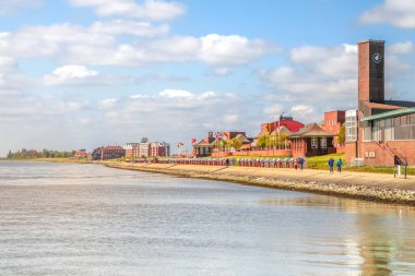 Wilhelmshaven, Almanya 'daki South Beach' te gezinti güvertesi 