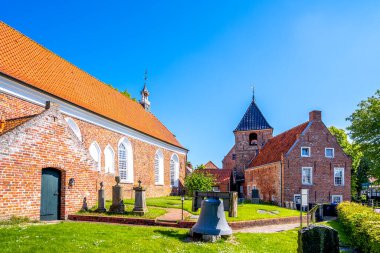 Greetsiel 'deki Kilise, Krummhoern, Kuzey Denizi, Almanya 